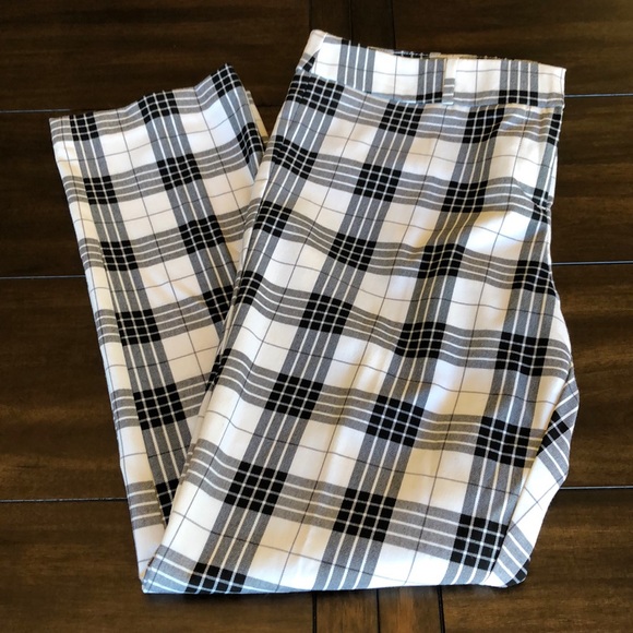 Worthington Pants - New Worthington plaid Capri trouser